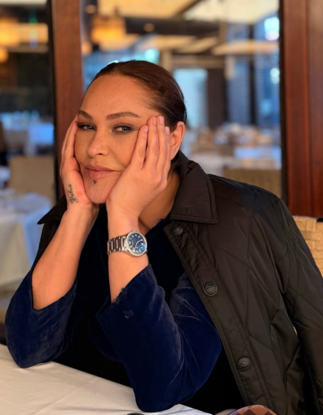 Yılmaz Morg&uuml;l &uuml;nl&uuml; isimleri topa tuttu, bir tek Yıldız Tilbe'yi &ouml;vd&uuml;