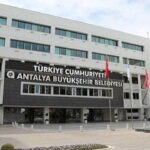 Antalya Büyükşehir Belediyesi’ne operasyon: 27 kişi adliyeye sevk edildi